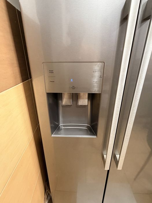 Loduwka samsung z kostkarką i wodą