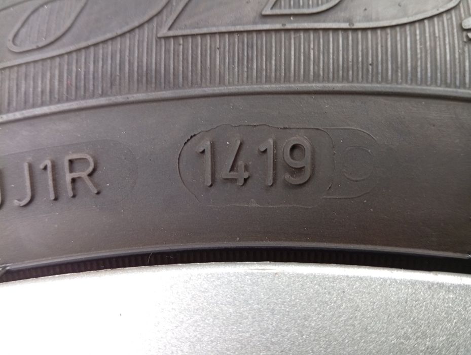 Opony z felgami stalowymi Goodyear 175/65R15. Kołpaki Mini.