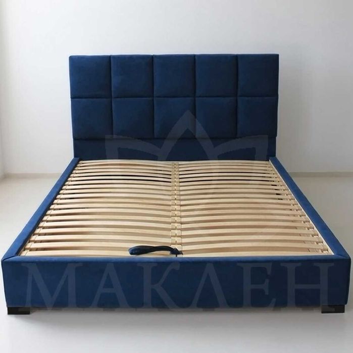 Надійне двоспальне ліжко у велюровій тканині