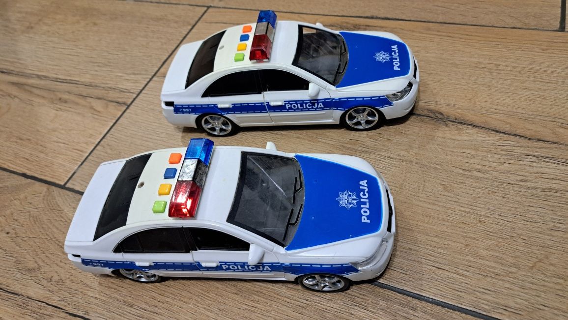2 auta wozy policyjne policja