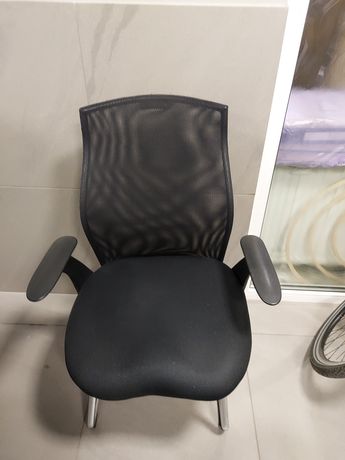 2 krzesła biurowe czarne