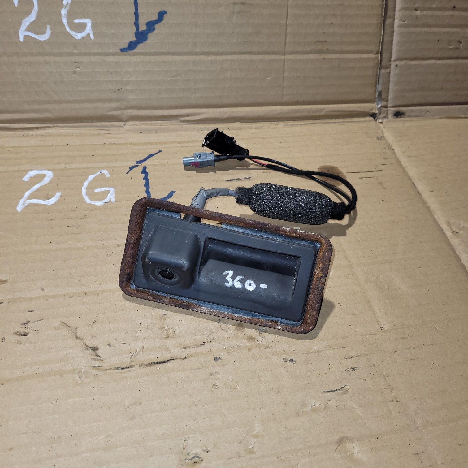 Klamka mikrostyk kamerka cofania klapy bagażnika vw Touran II 2014r