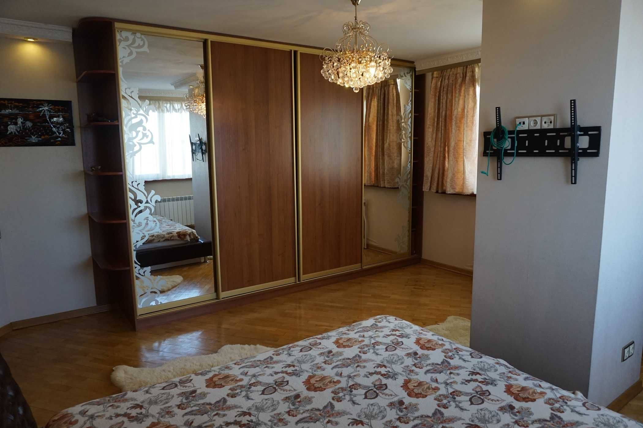 Продам 4 ком. квартиру ул. Гетьмана 1 Б метро Шулявская