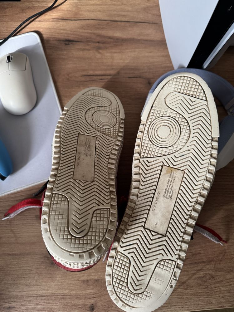 Off white floating arrow/out of office/court 3.0