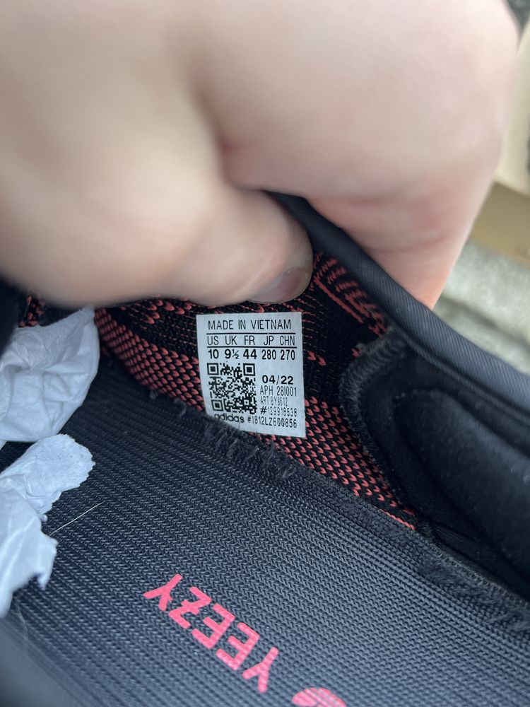 Adidas Yeezy Boost 350 V2 Core Black Red Stripe sneakersy czarne 44
