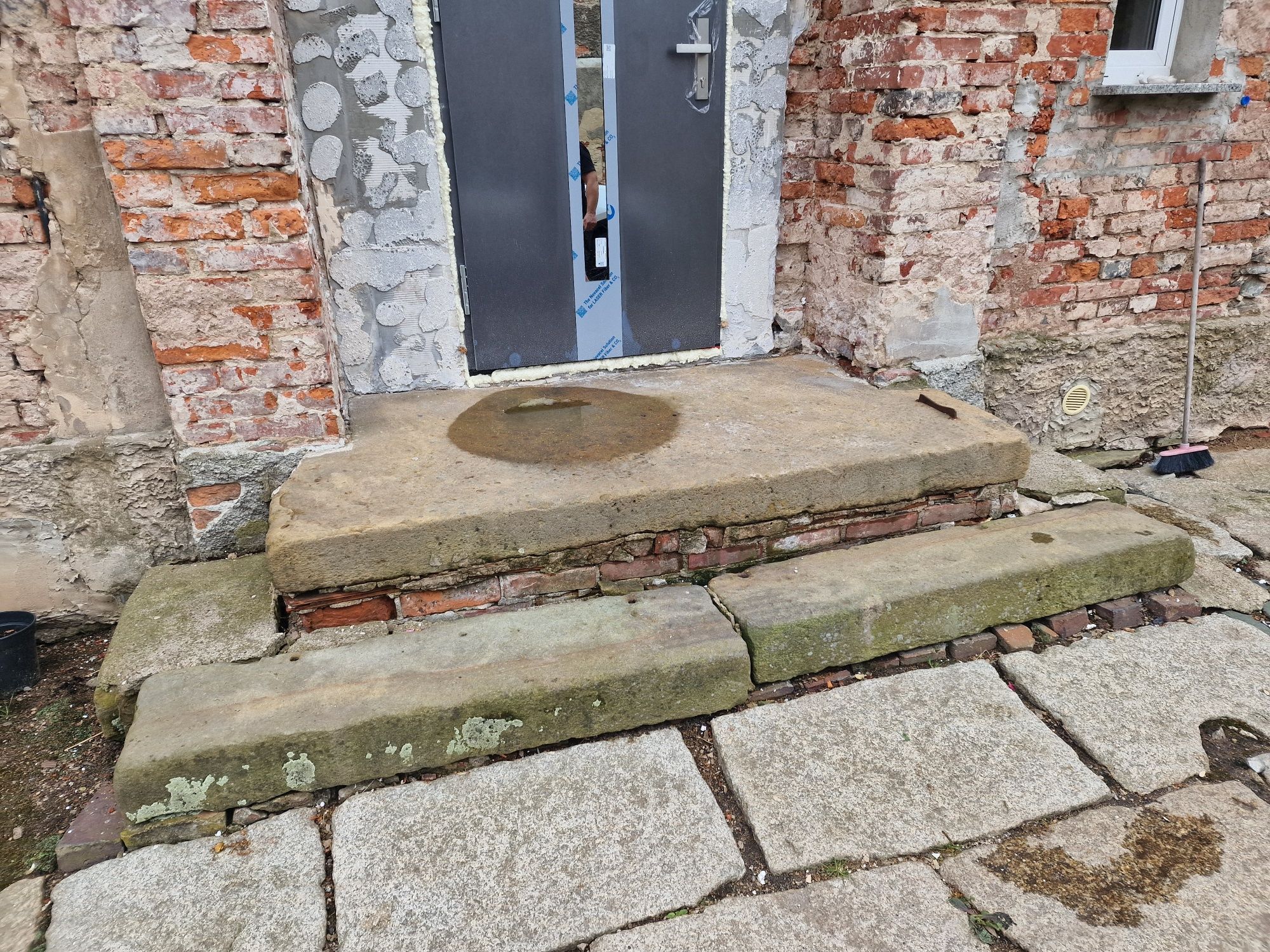 Piaskowiec poniemiecki 5 elementów