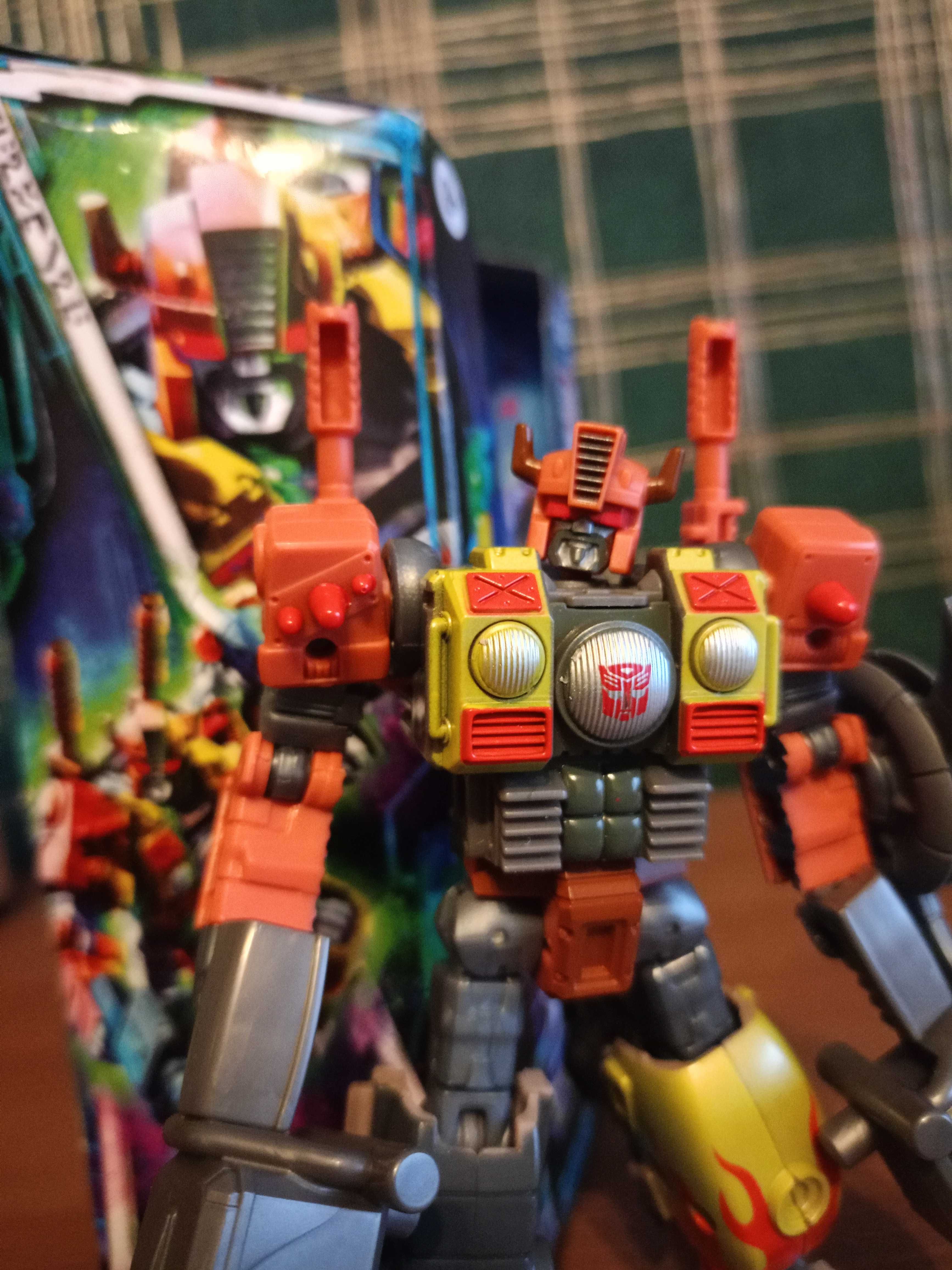 Hasbro Transformers Legacy Crashbar figurka