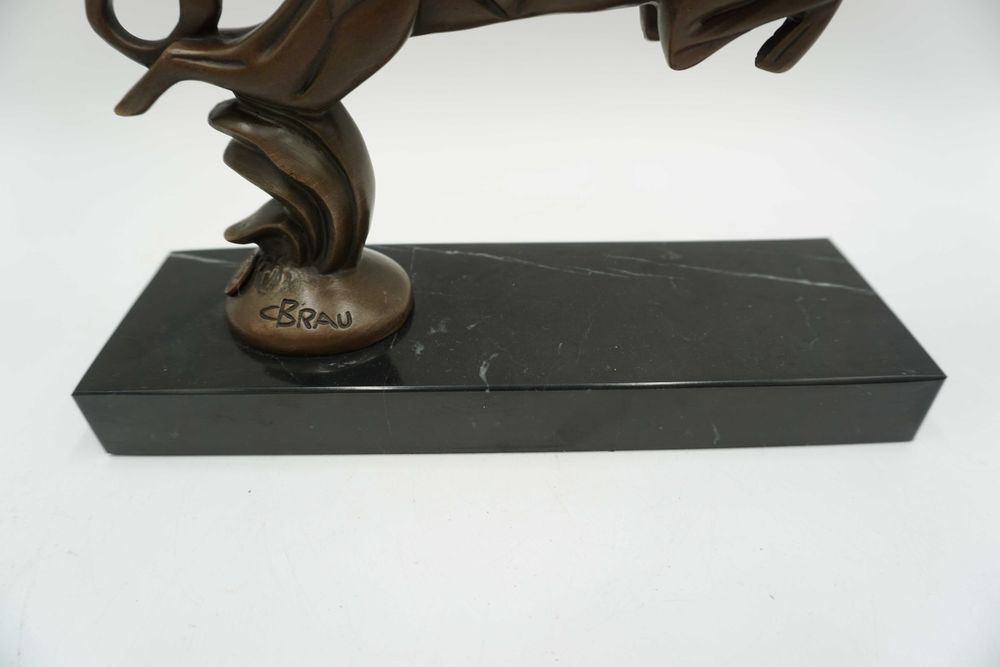 FIGURA Z BRĄZU LEW At deco agresywny atakujący