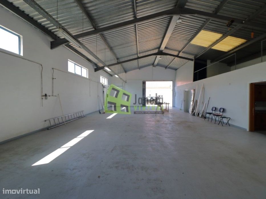 Armazém para Arrendamento - Quinta do Anjo