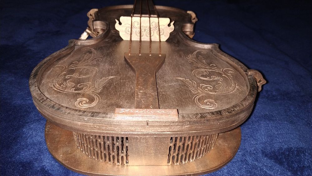 Скрипка - шкатулка продам ,ручной работы.