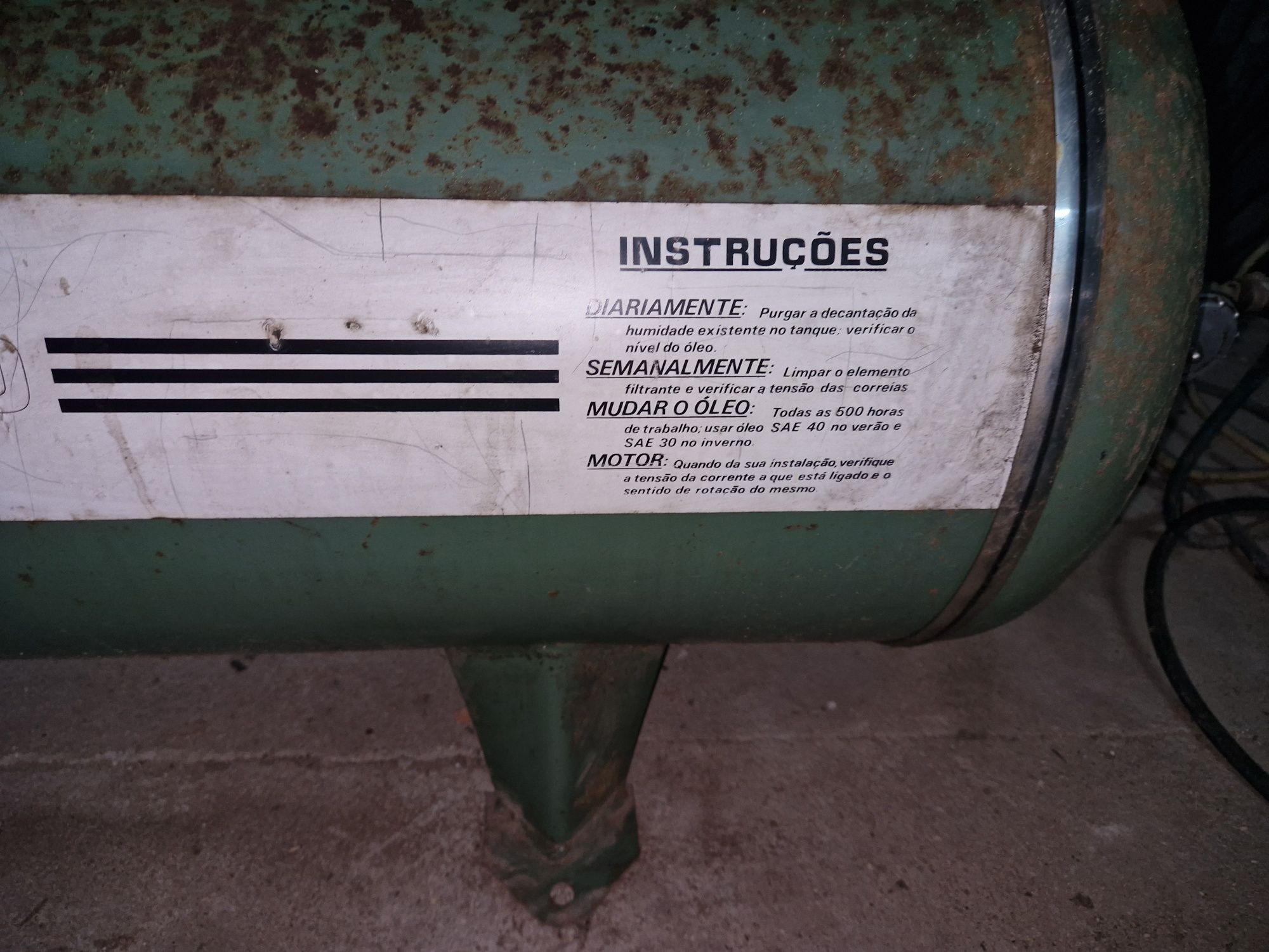 Compressor trifásico