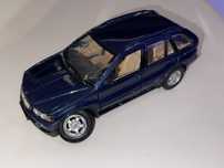 Bmw X5 model auto w skali 1/24