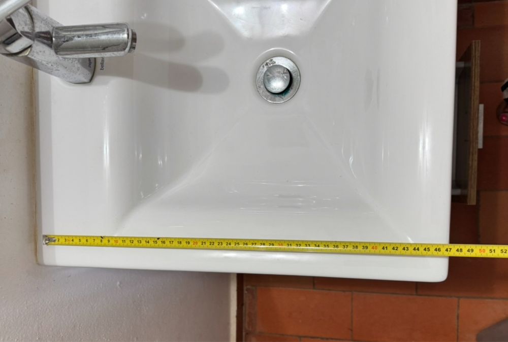 Lavatorio de WC com estutura
