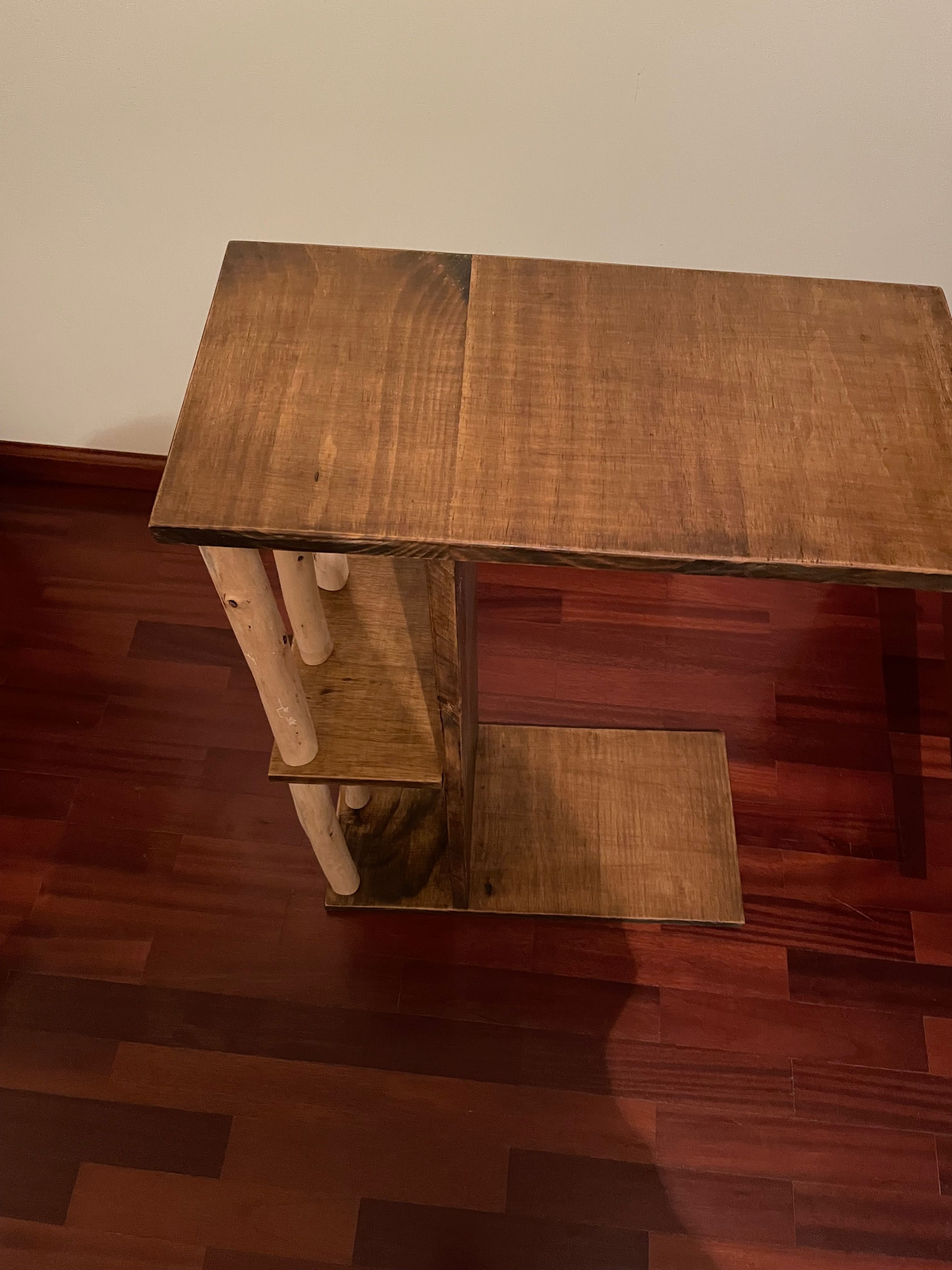 Mesa de apoio em madeira