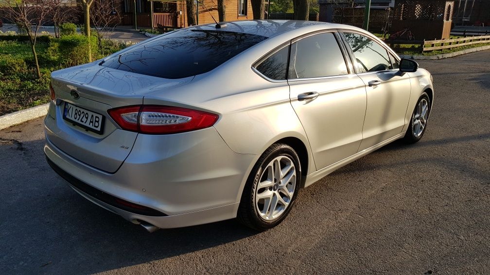 Ford Fusion SE 2015 рік в гарному стані