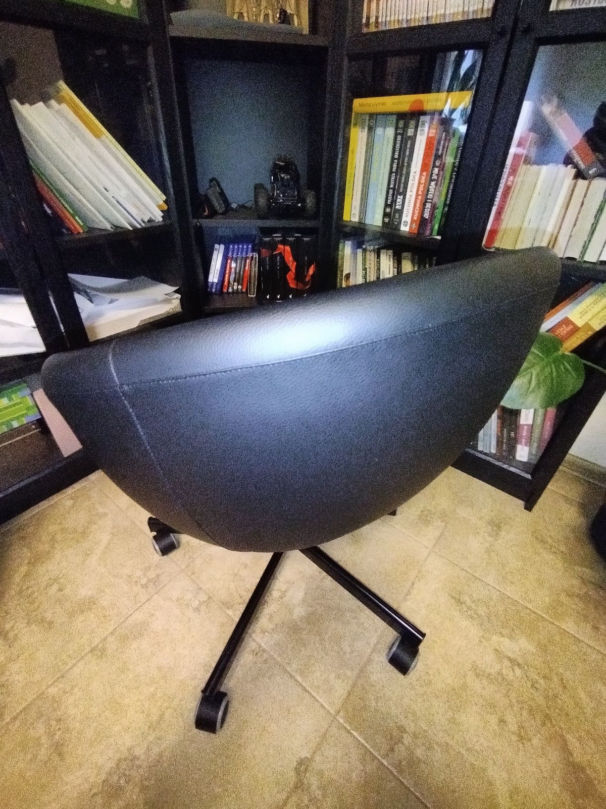 Krzesło biurowe Ikea Skruvsta czarne