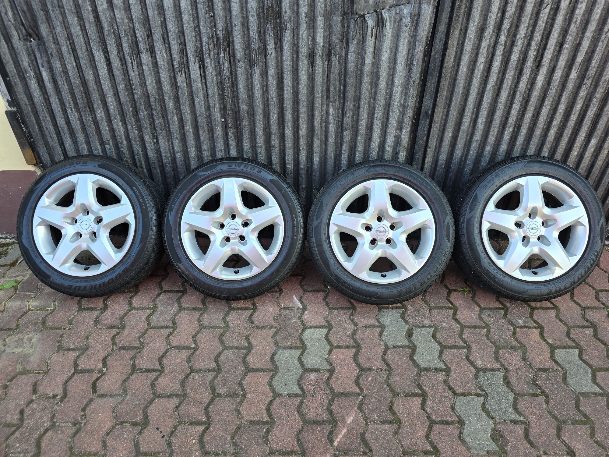 Felgi z oponami 205/55R16 Opel Astra H 5x110 Vectra C Zafira B Meriva