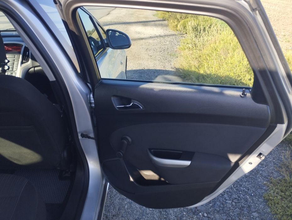 Опель Astra j продам