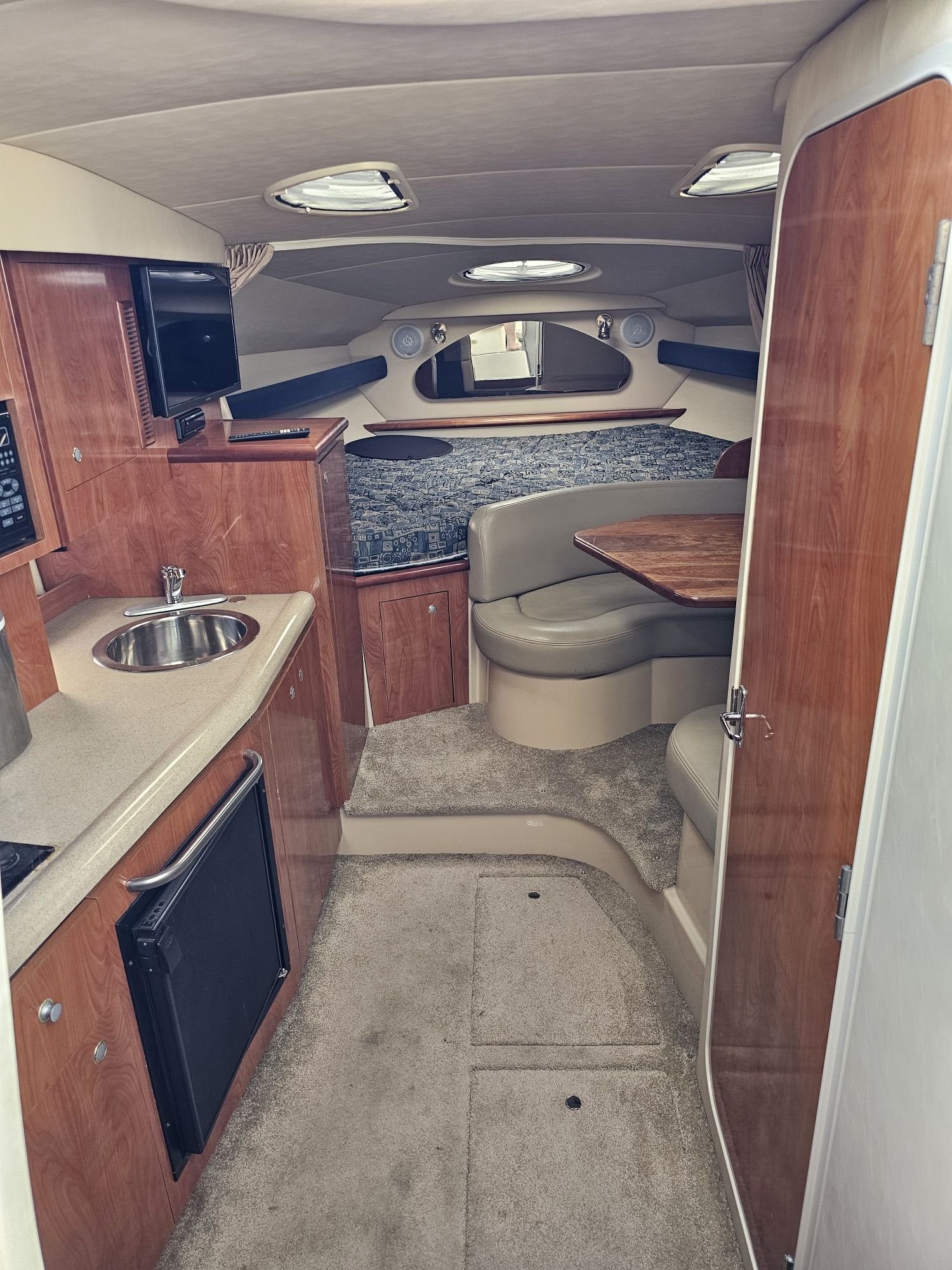 Cruisers yachts 300 express