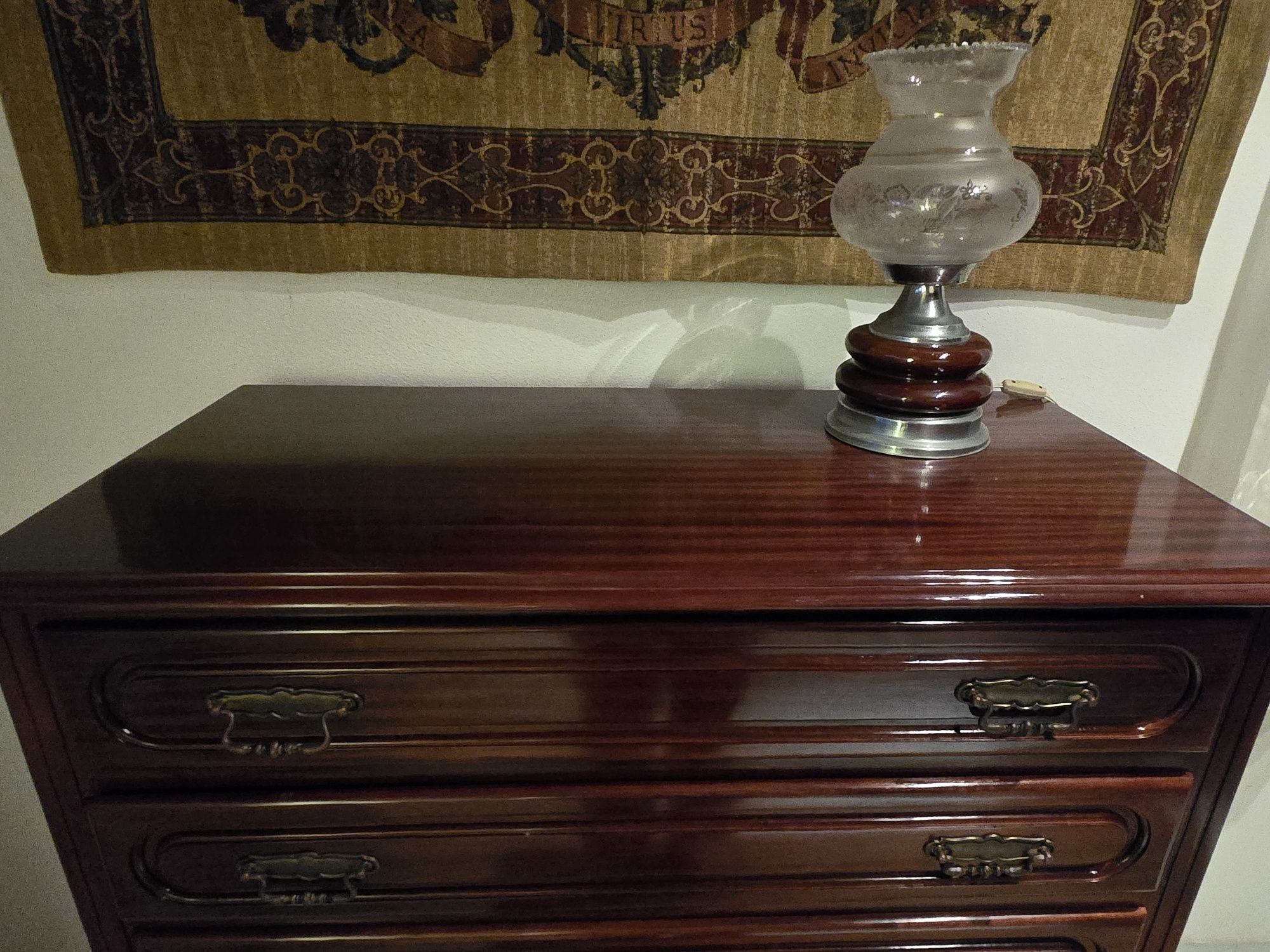 Comoda de madeira