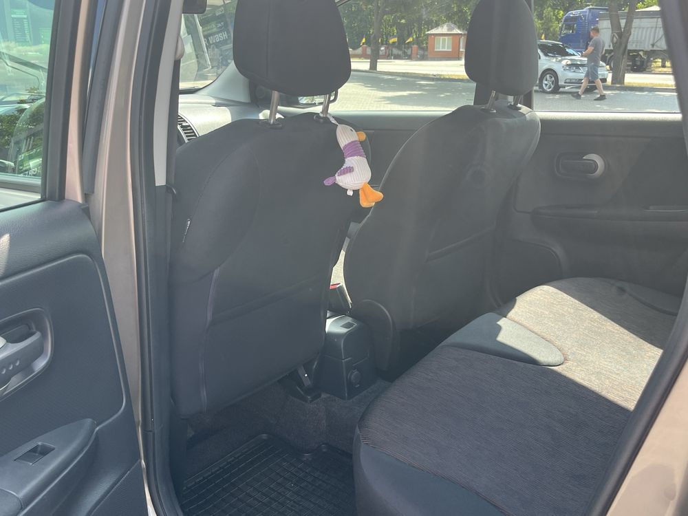 Nissan Note 2011 1.4 бензин