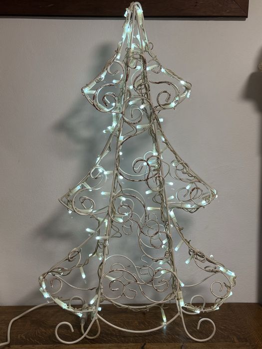 Ялинка металева з покриттям,  з гірляндою та блистками. 87см