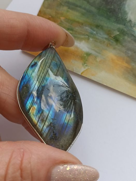 Нова підвіска з натуральним камінцем, лабрадор.