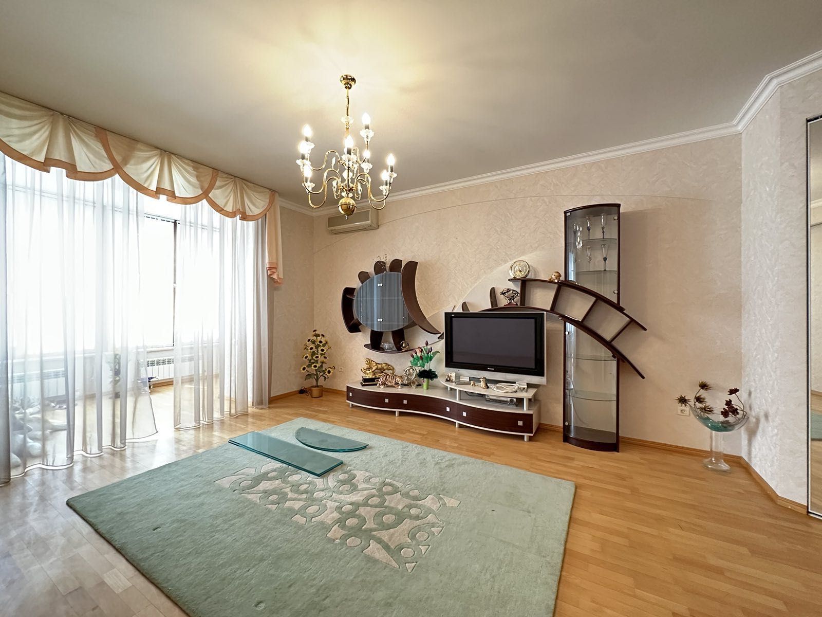Продам 3х комнатную квартиру с паркингом на Французском б-ре.ремонт