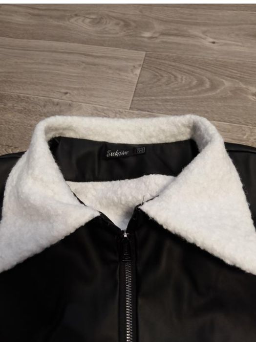 Продам жіночу осінню куртку