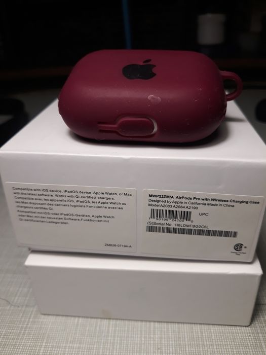 Наушники с чехлом продам