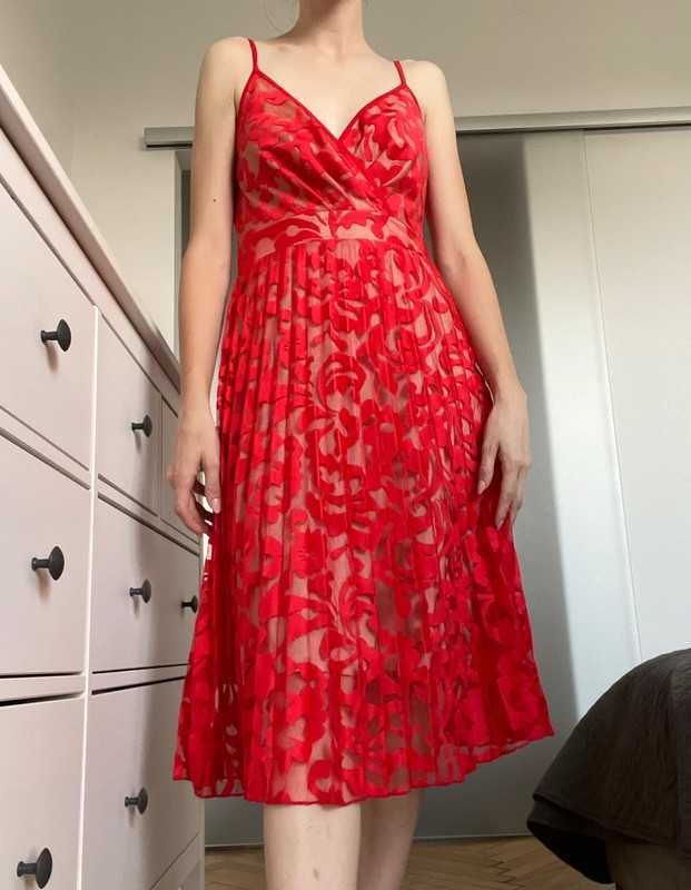 Czerwona sukienka midi, rozmiar M