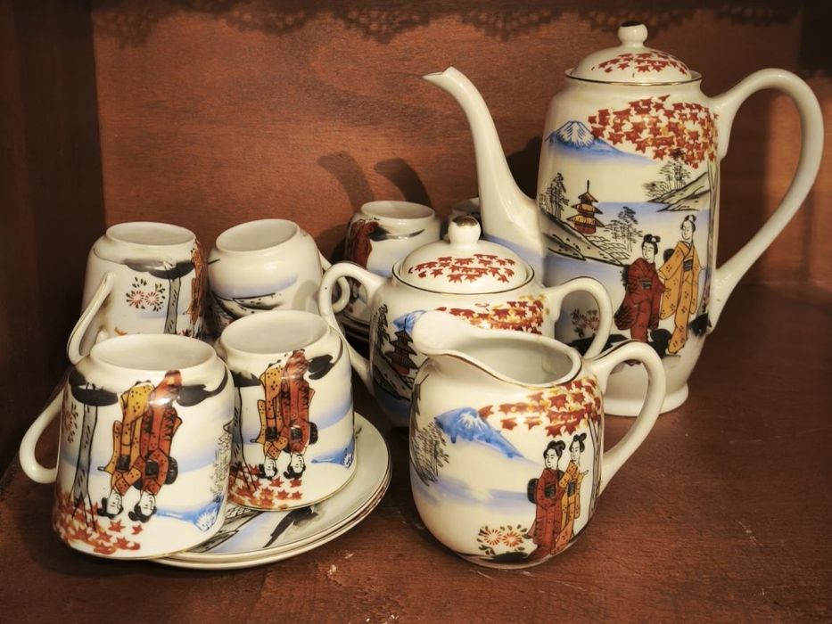 Serviço café com motivos orientais