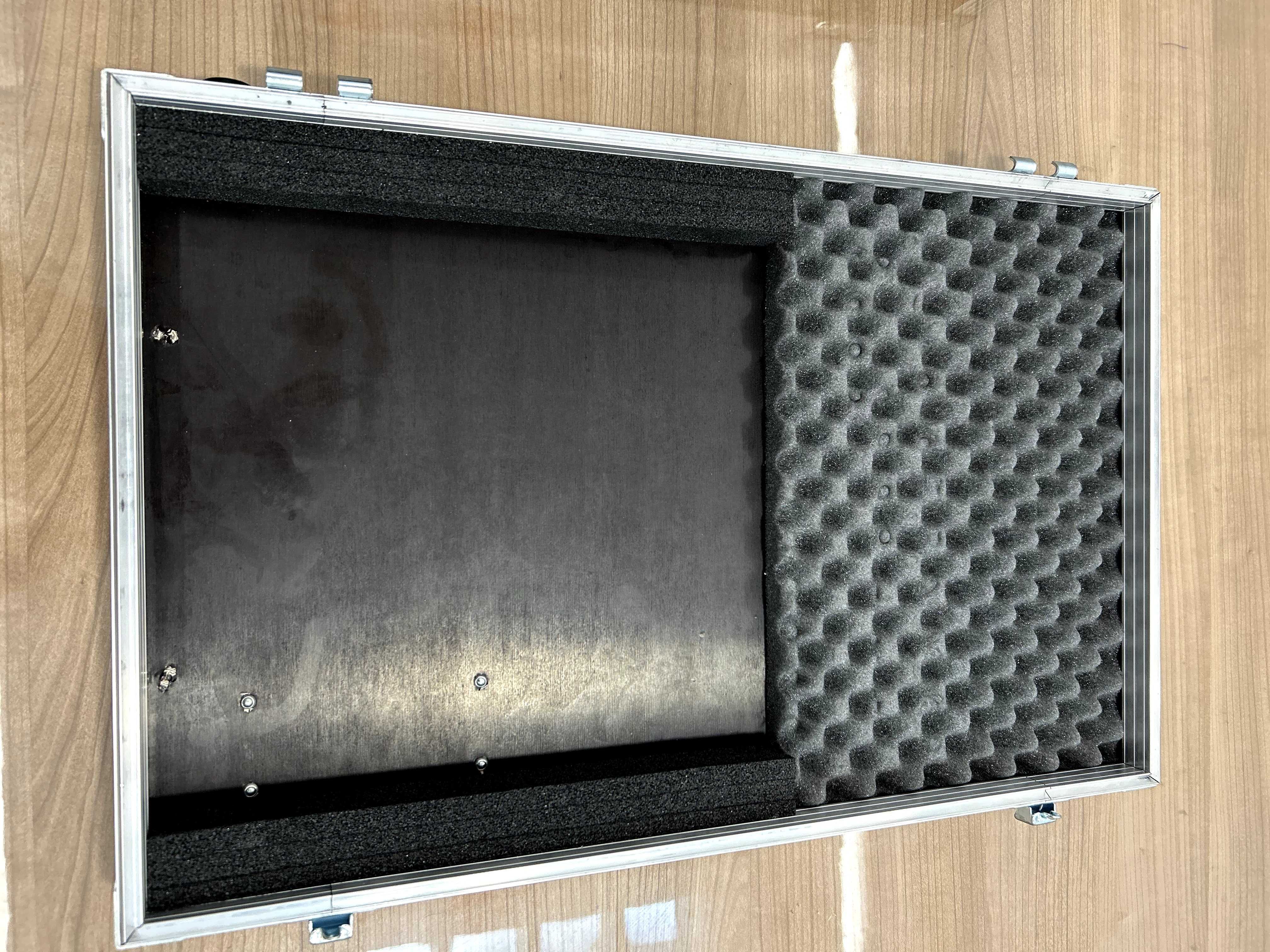 Mesa de mistura Yamaha MG12 XU como nova e com mala de metal