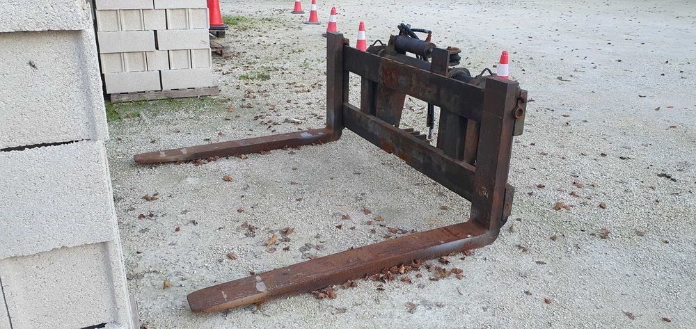 Garfos Manitou de 10 toneladas com Deslocação