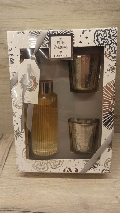 Nowy zapach kwiatowo - owocowy z patyczkami i dwie świeczki wanilia