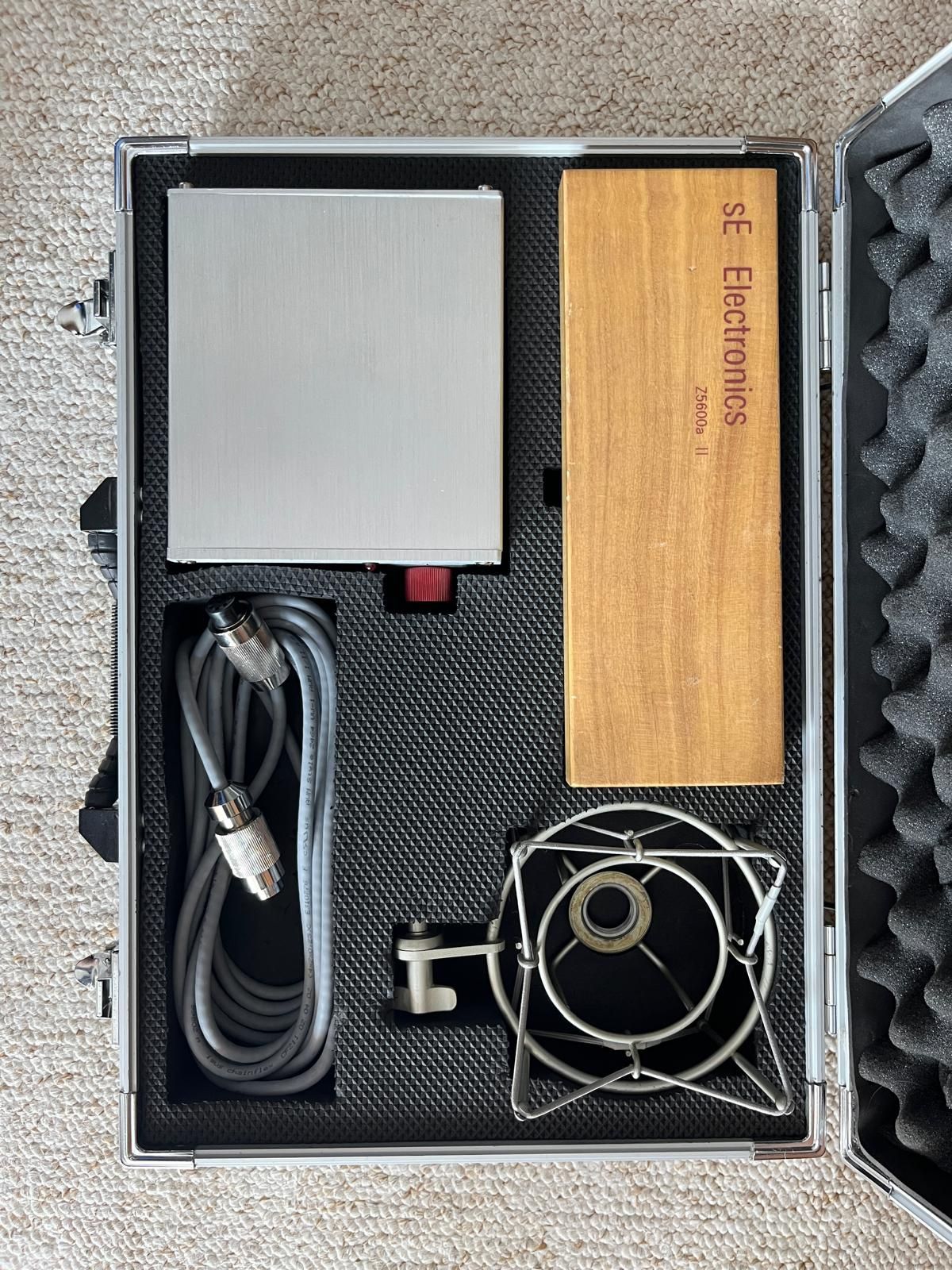 Mikrofon pojemnościowy Se Electronics z5600a Ii