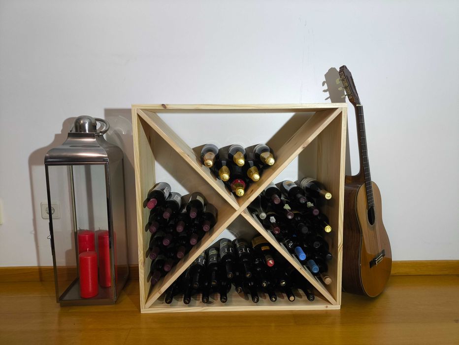 Garrafeira de madeira em pinho não tratado para até 90 garrafas