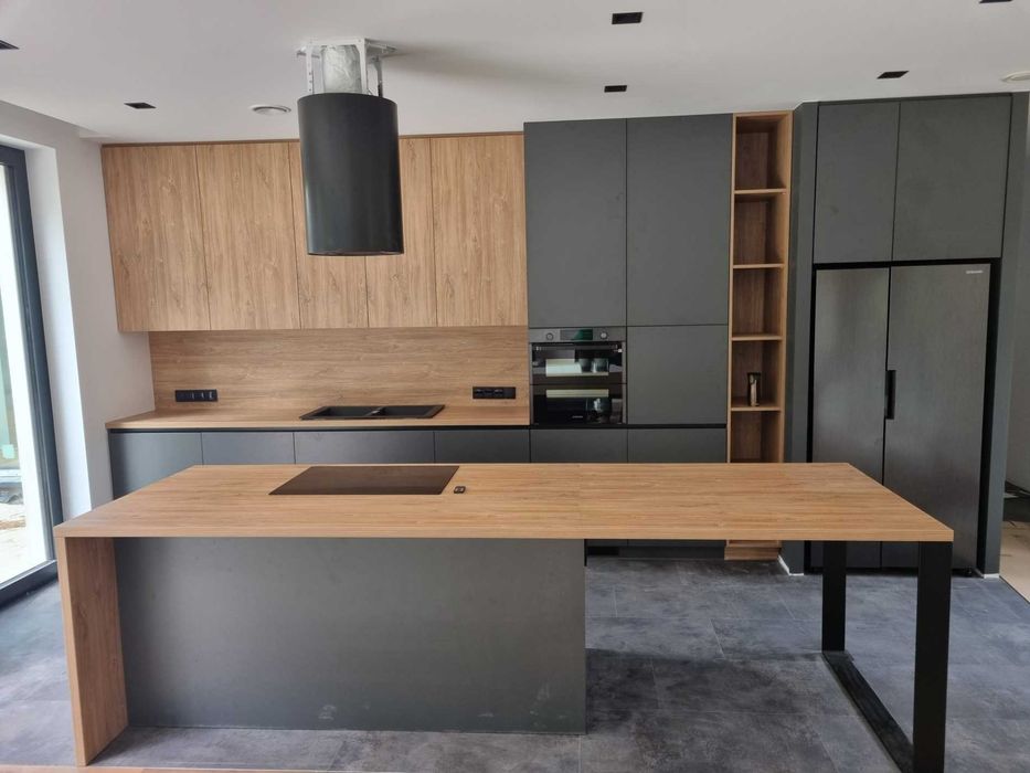 Kuchnie Meble na wymiar  Szafy Garderoby