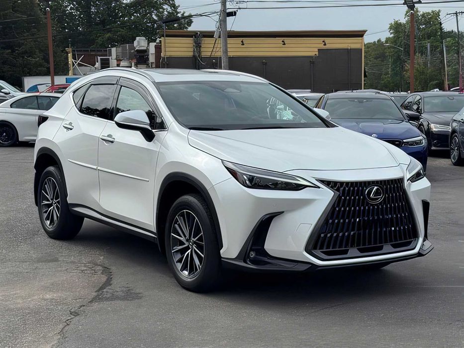 Lexus NX      2022