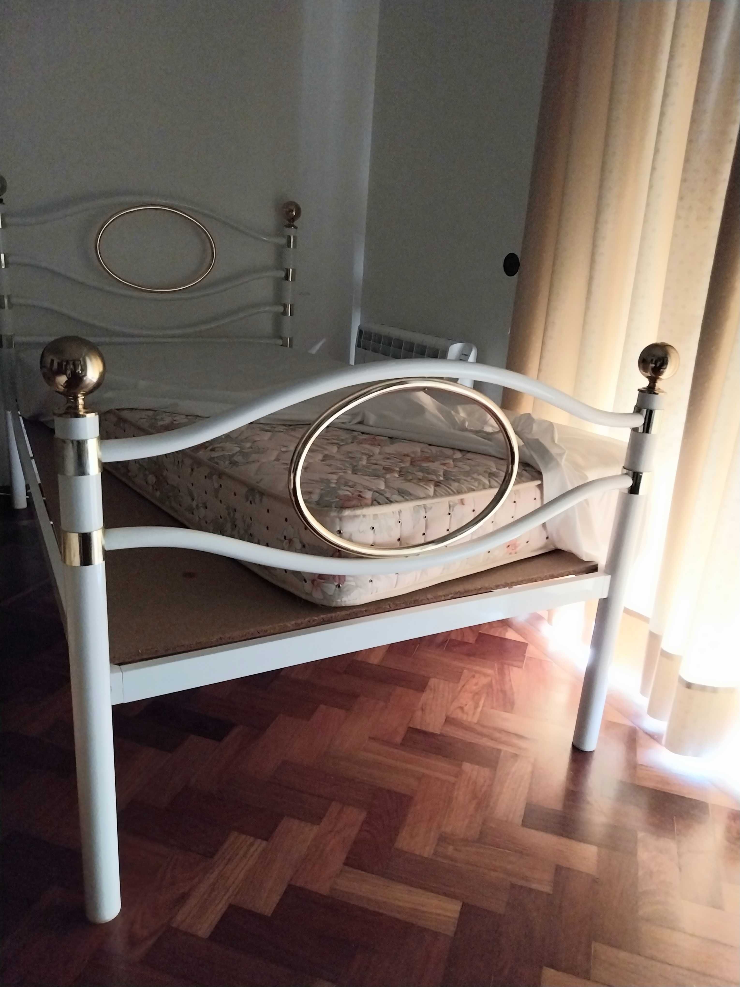 Cama completa c/ colchão e estrado