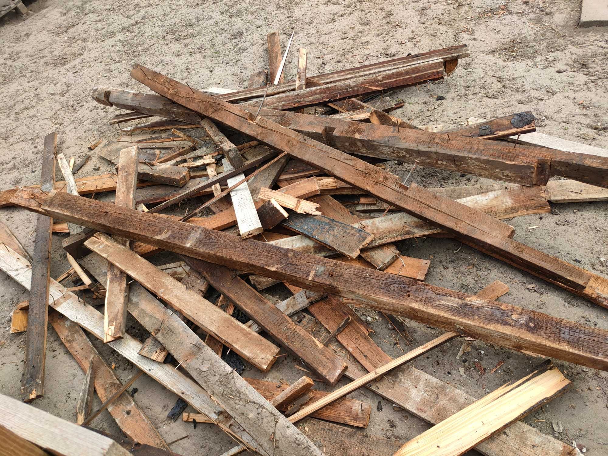 Oddam drewno z rozbiórki dachu