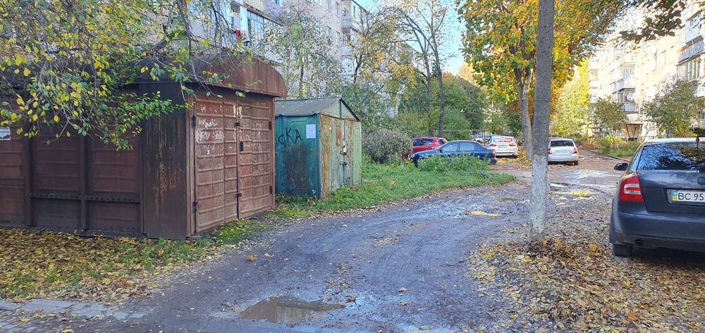 Продам гараж на вул.Роксоляни (Левандівка)