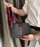 torba meska na ramie, saszetki / nerki Guess