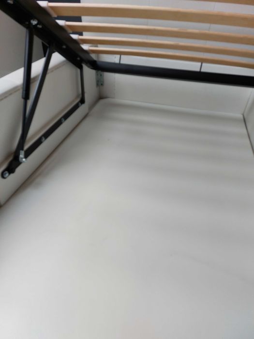 Łóżko tapicerowane, biała ekoskóra 160x200