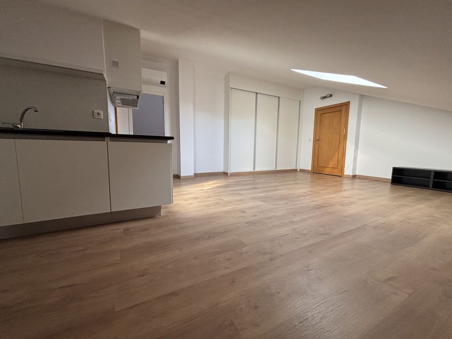 Arrendo T1 em Viseu (Zona hospital, Palácio do Gelo)