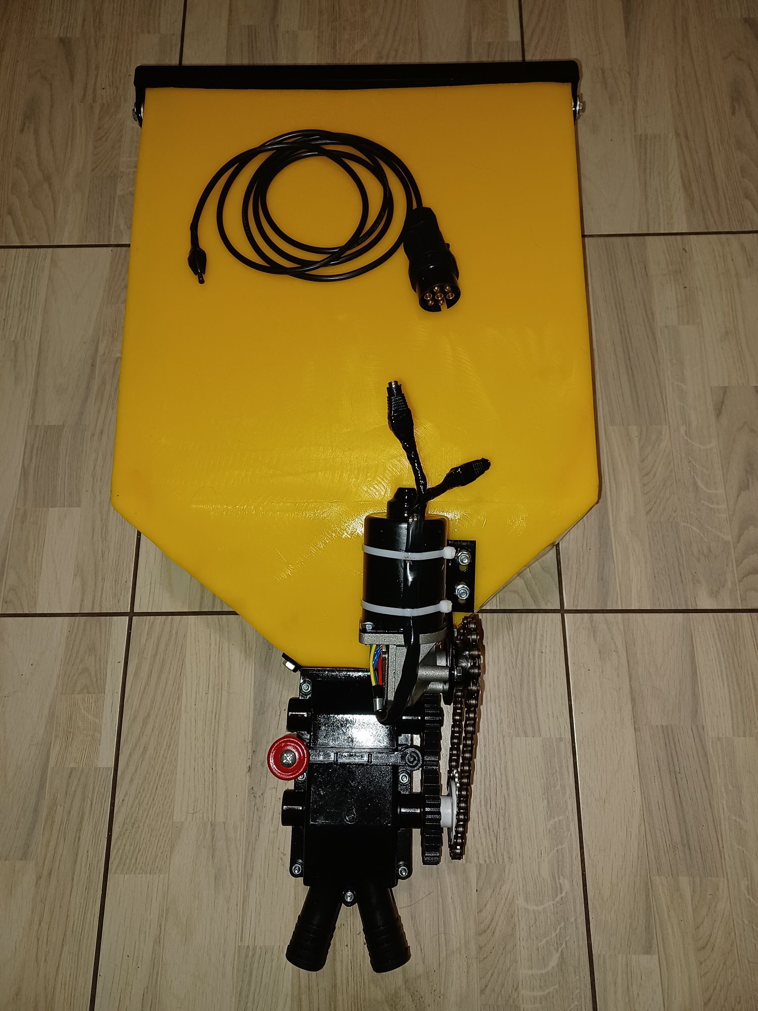 Dozownik do nawozu elektryczny