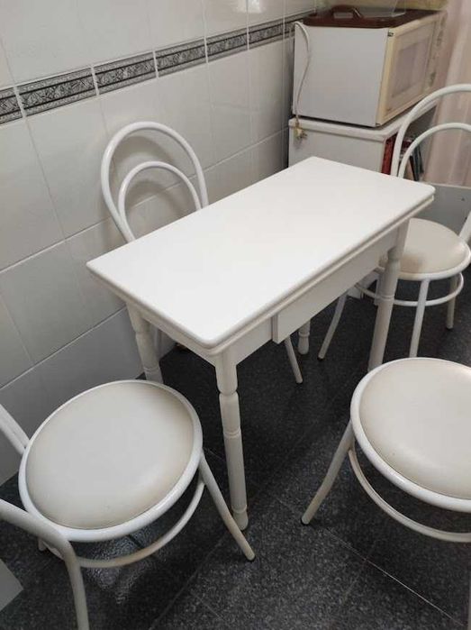 Mesa e cadeiras para cozinha - Funchal
