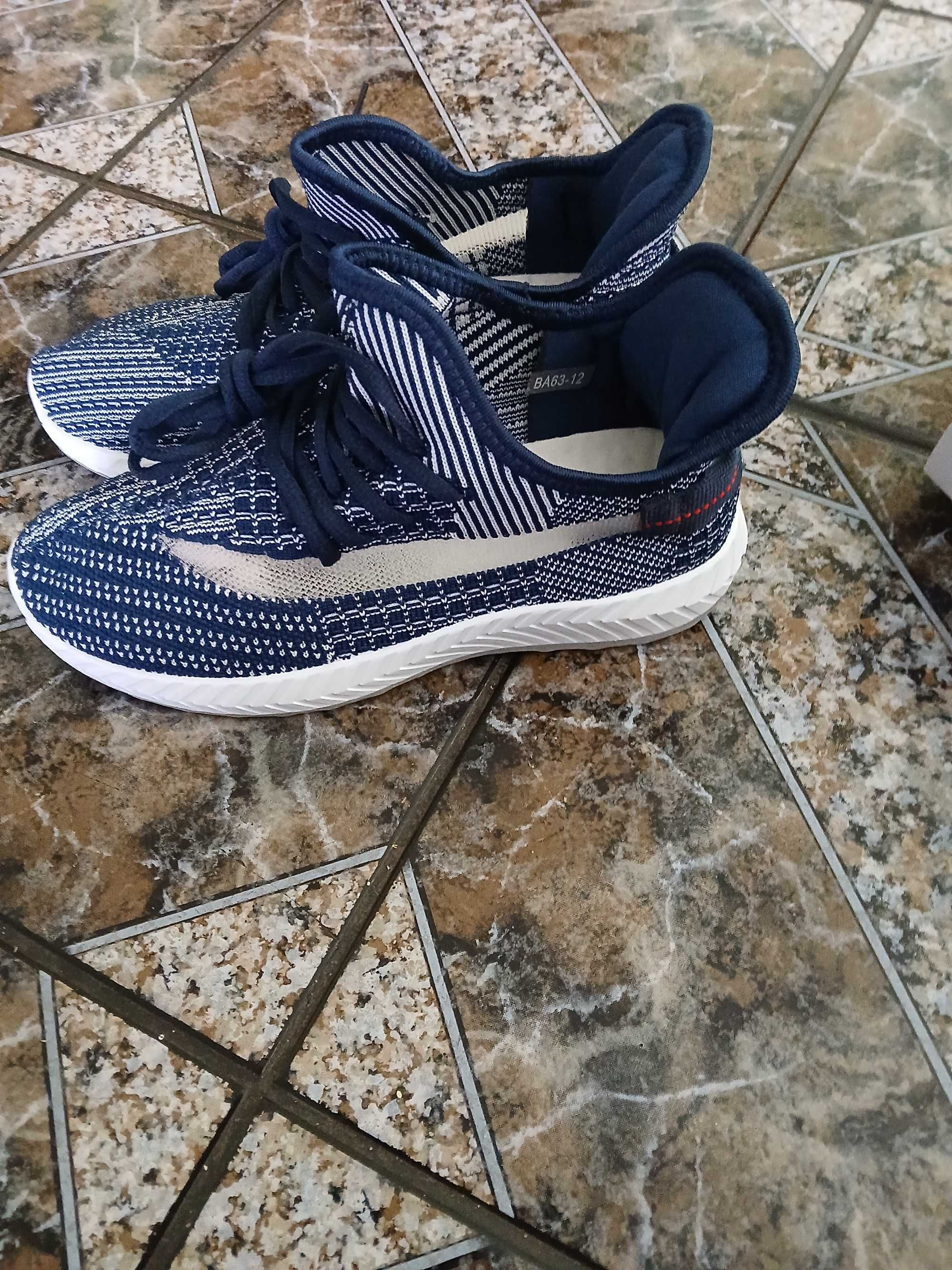 Buty młodzieżowe  letnie z siateczką rozm 38 Nowe