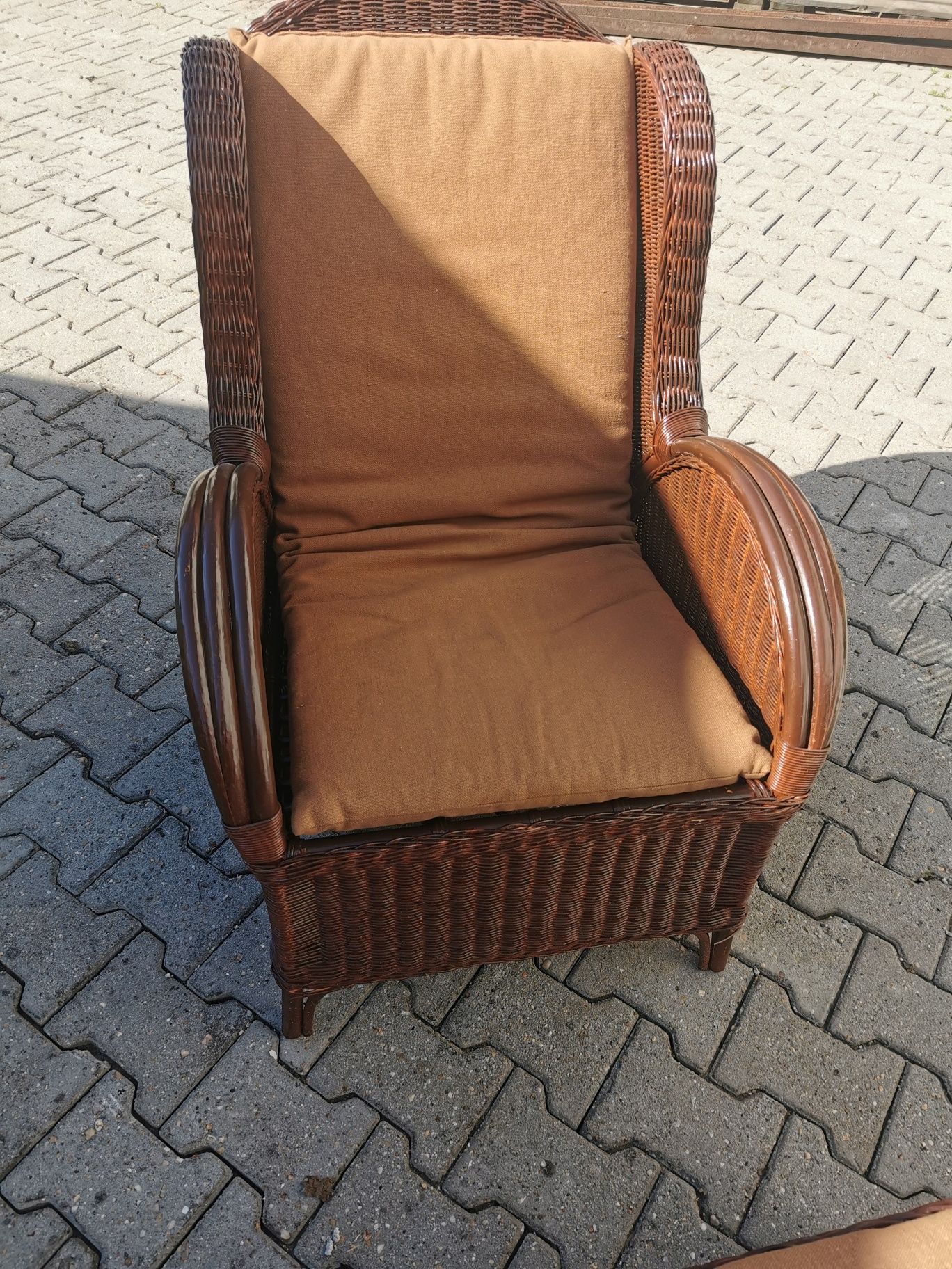 Duży, komfortowy fotel i podnóżek ogrodowy z  rattanu/rattan