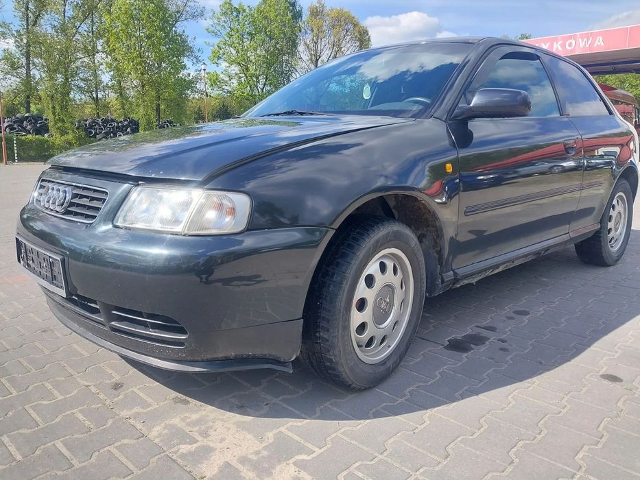 Audi A3 8L 3D silnik 1.8 20v AGN skrzynia biegów CZM drzwi zderzak błotnik klapa lusterko blenda maska LZ9U LZ9V maglownica belka szyba boczek alternator sprężarka przewód klimatyzacji radio kierownica fotel felgi przepustnica podszybie konsola CAŁY NA CZ